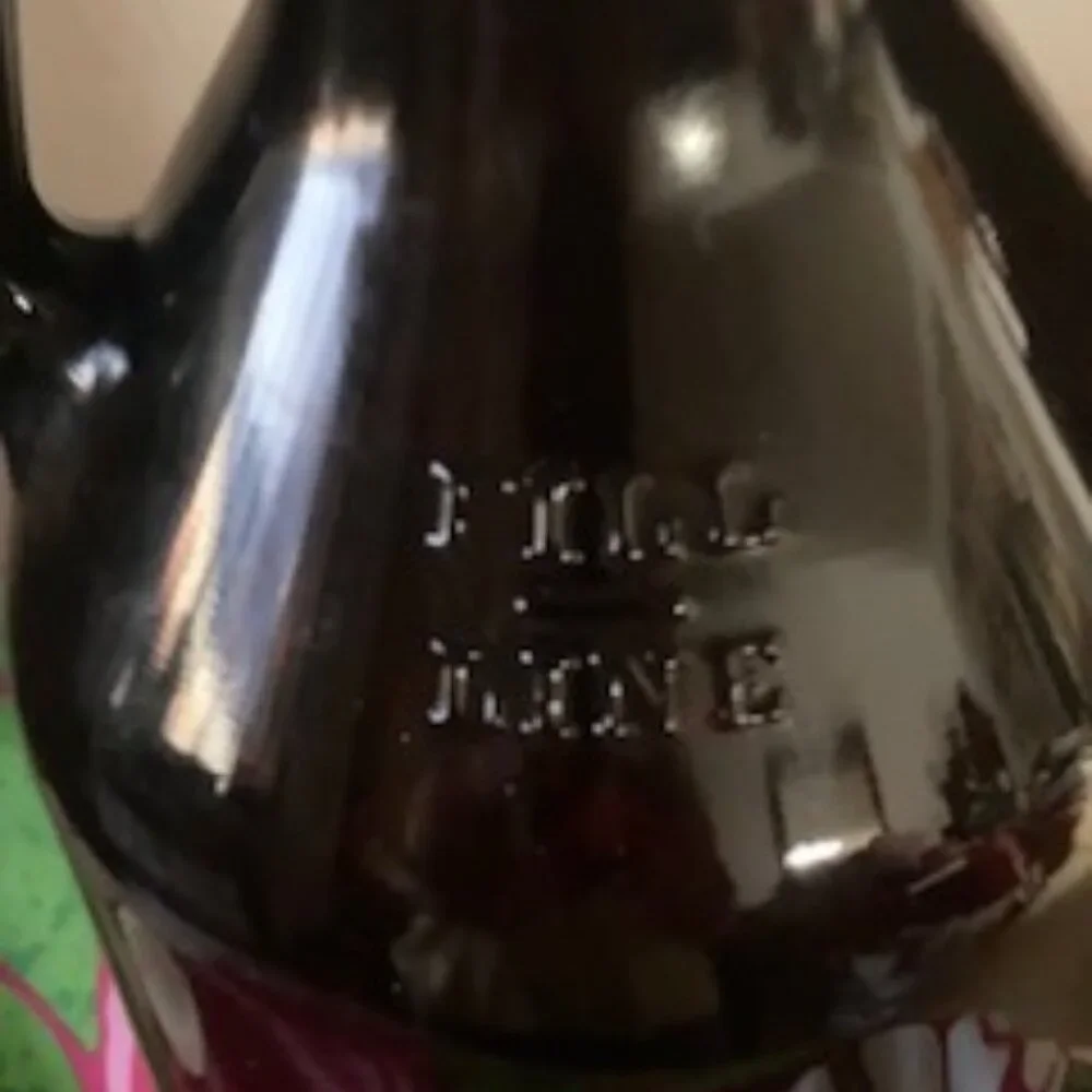 OLA BREW HAWAII KONA HILO TAP ROOMS HAWAII ISLAND 64 OZ DARK AMBER GLASS GROWLER